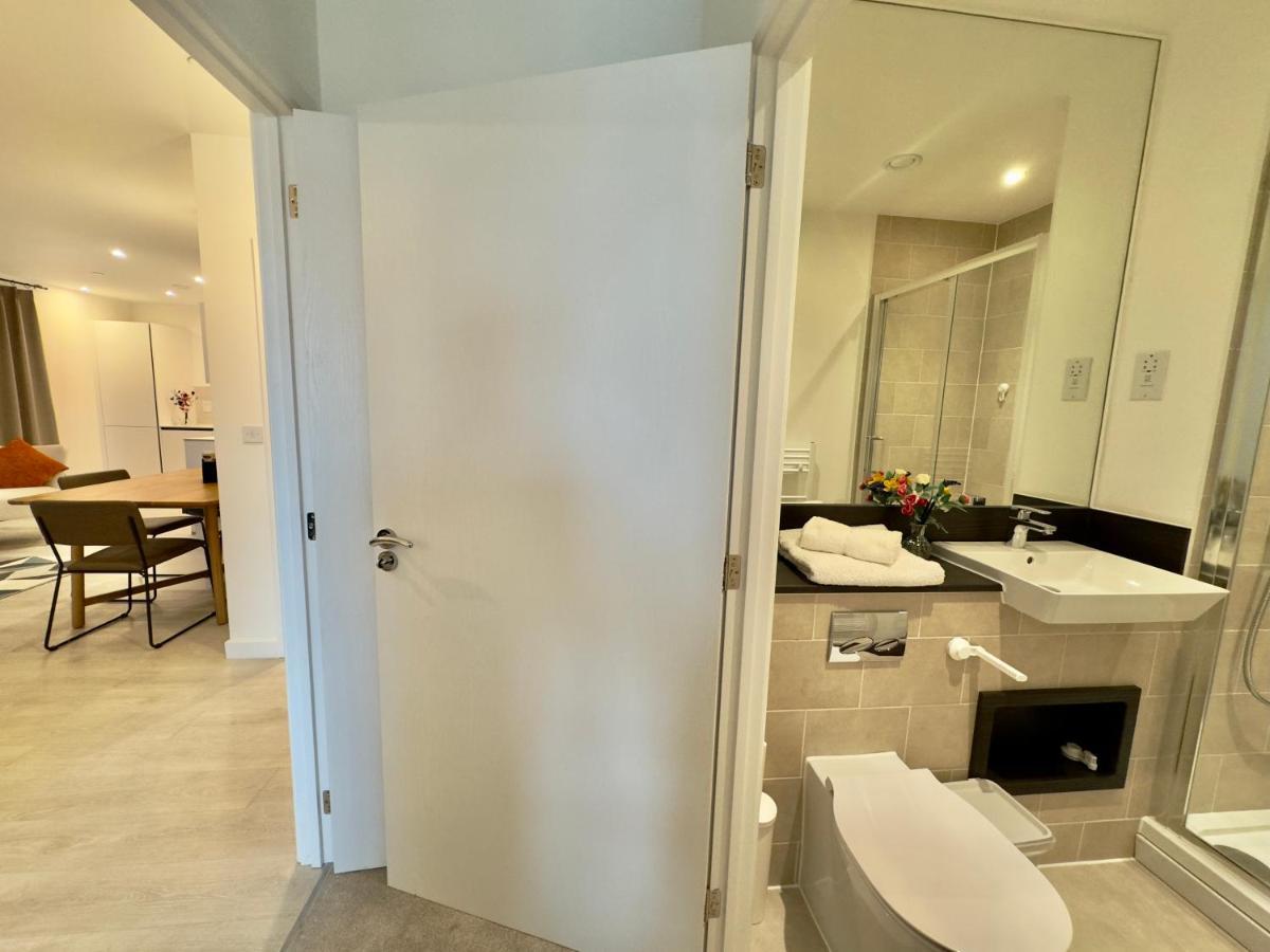 Apartment 3bedroom, 2bathroom, Balcony,luxury Flat Westfield *