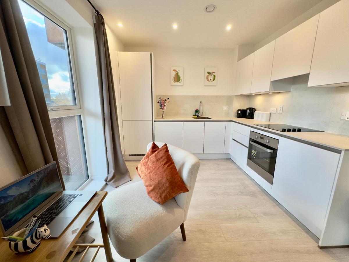 3bedroom, 2bathroom, Balcony,luxury Flat Westfield *