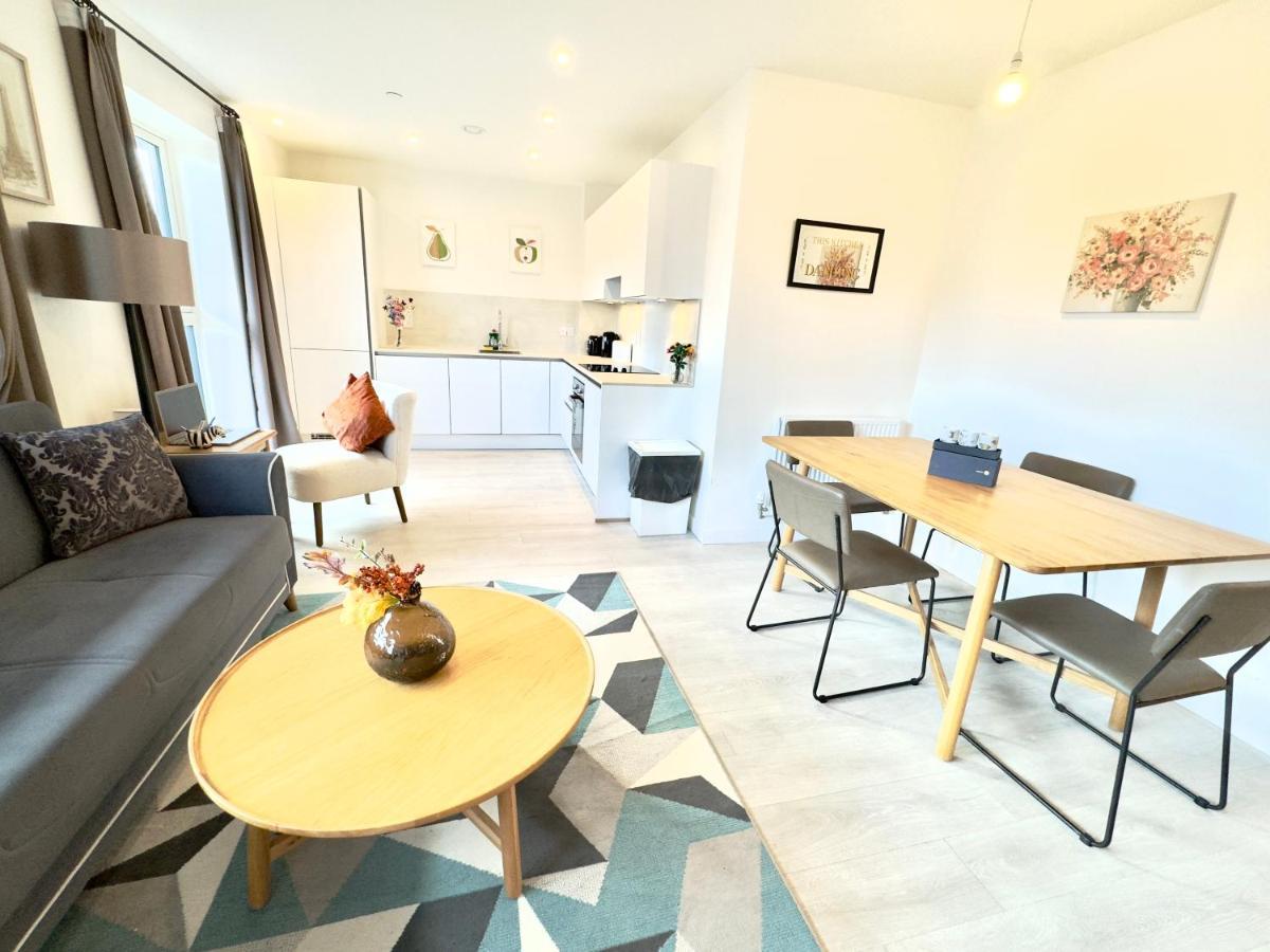 3bedroom, 2bathroom, Balcony,luxury Flat Westfield * Londres