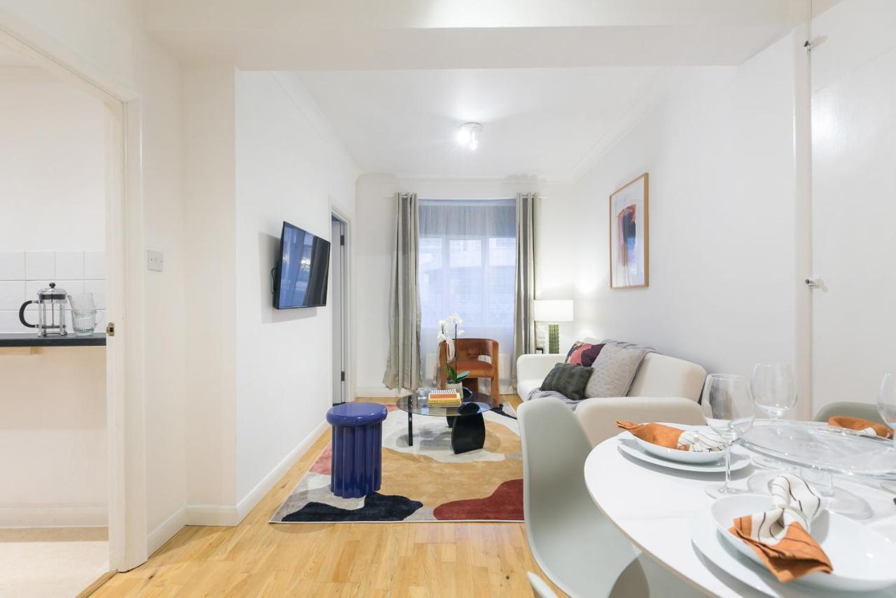 Perfectly Located 1 Bed Above Tube Station Apartment