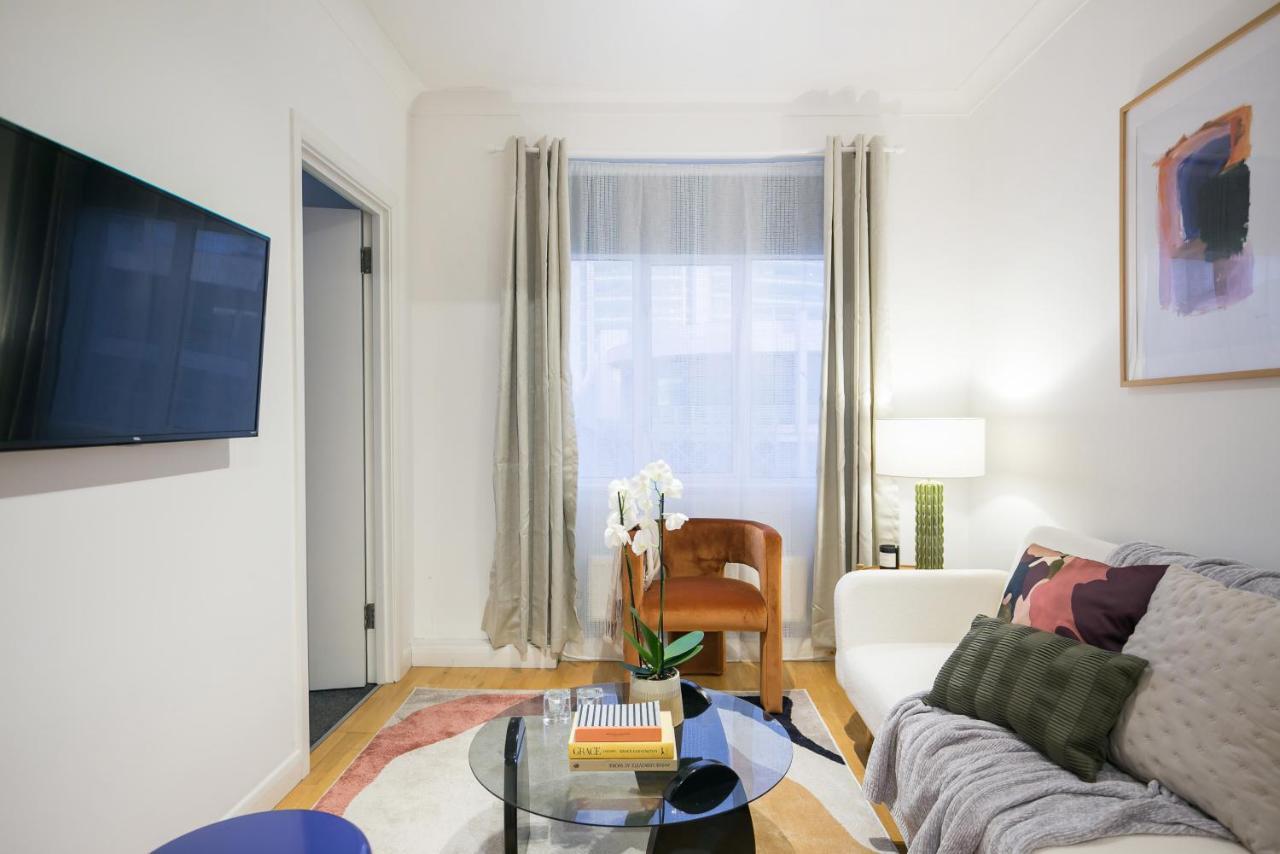Appartement Perfectly Located 1 Bed Above Tube Station *