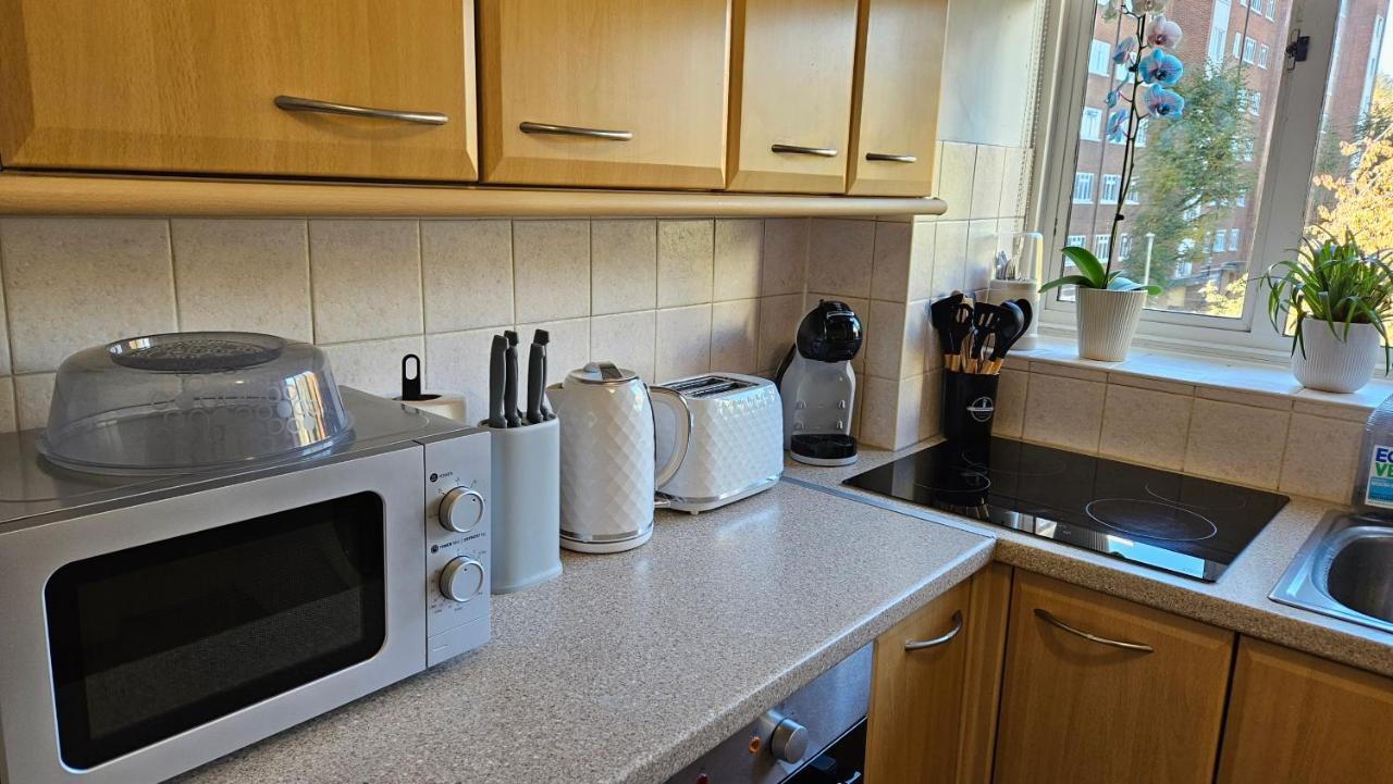 Spacious Two Bedroom In Battersea, Free Parking * Londres