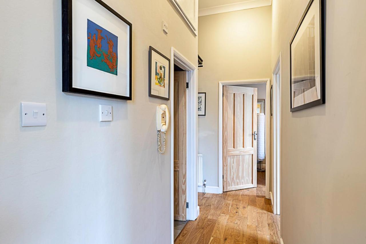 Apartment Beautiful Two Bedroom Abode Near Victoria *