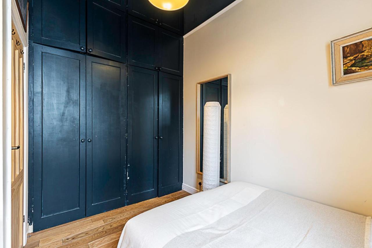 Apartment Beautiful Two Bedroom Abode Near Victoria London