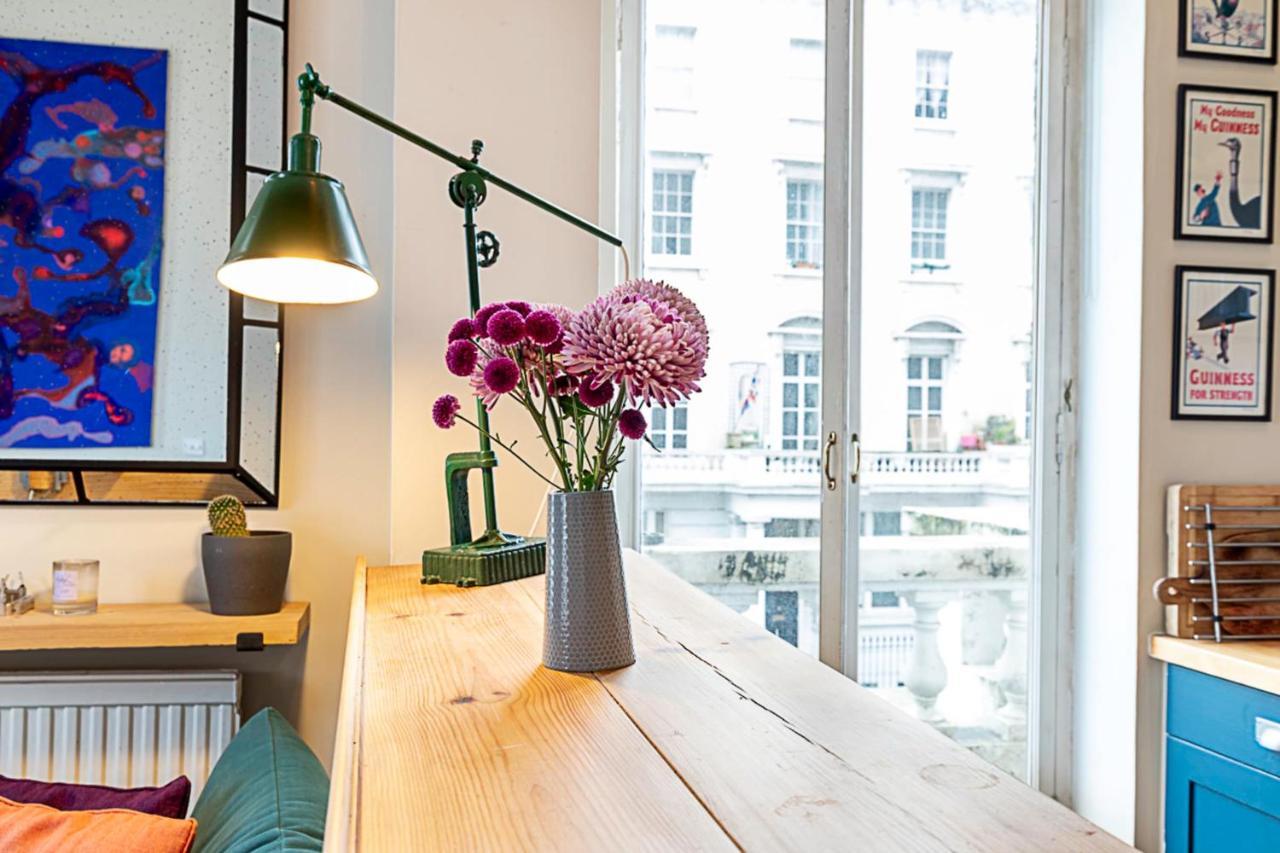 Beautiful Two Bedroom Abode Near Victoria Apartment London