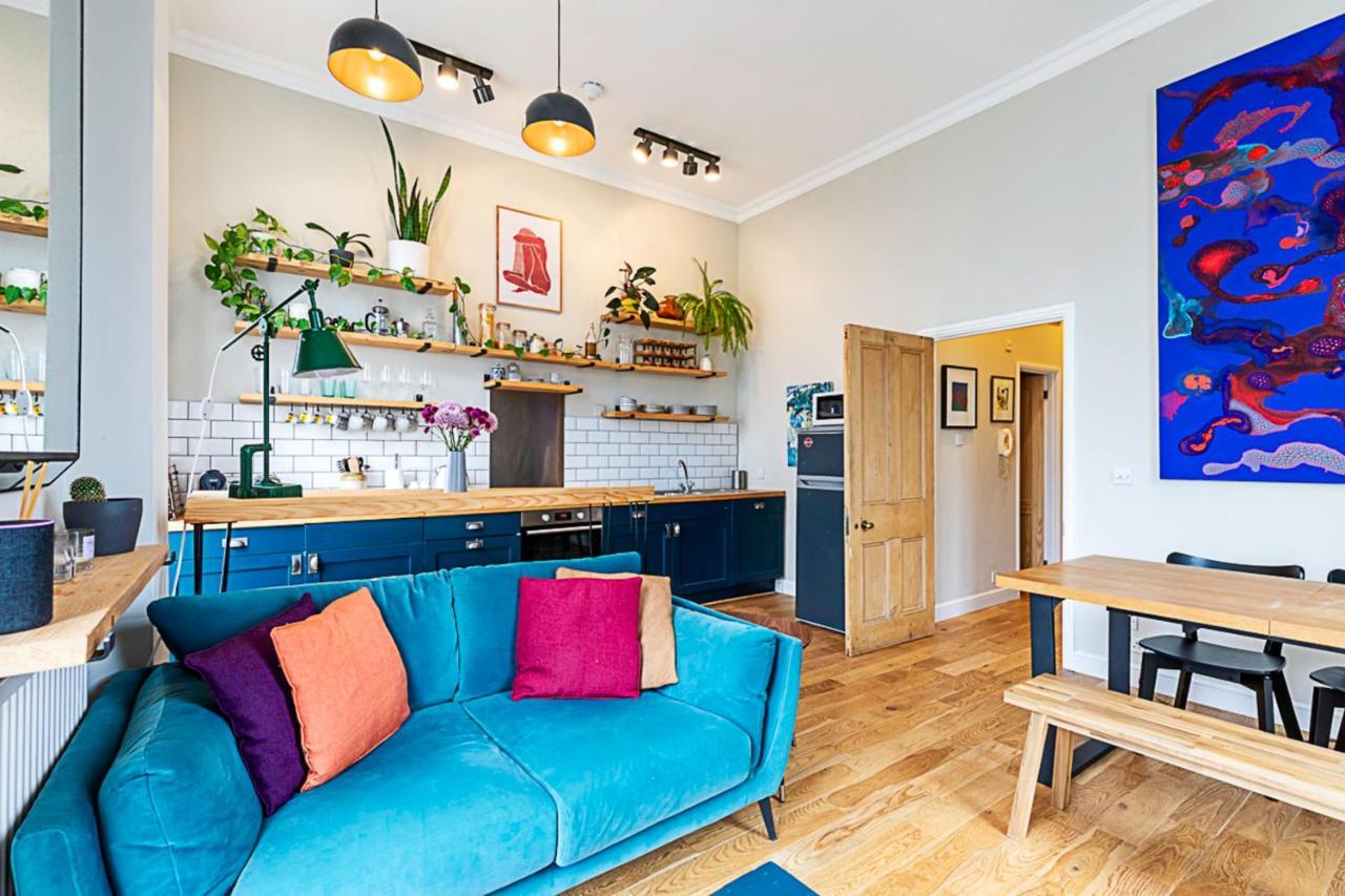 Apartment Beautiful Two Bedroom Abode Near Victoria