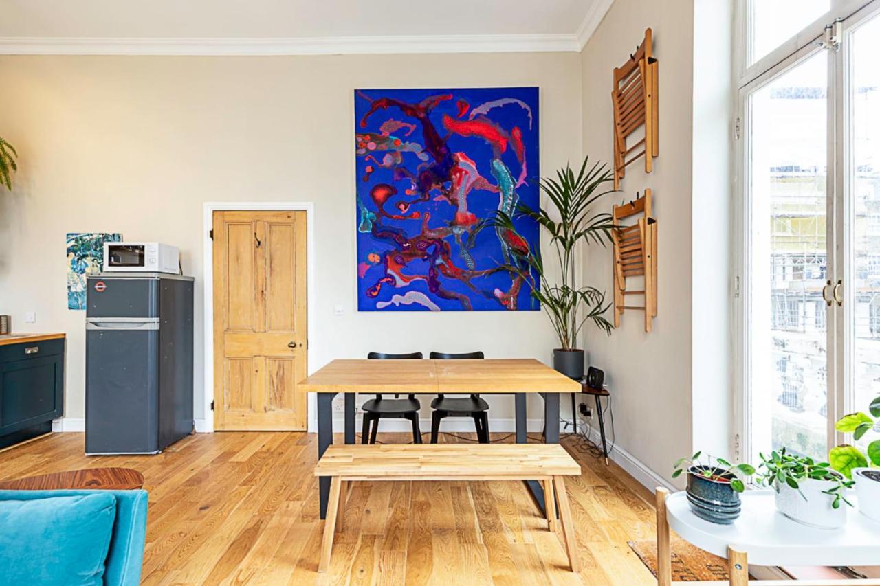 Apartment Beautiful Two Bedroom Abode Near Victoria *