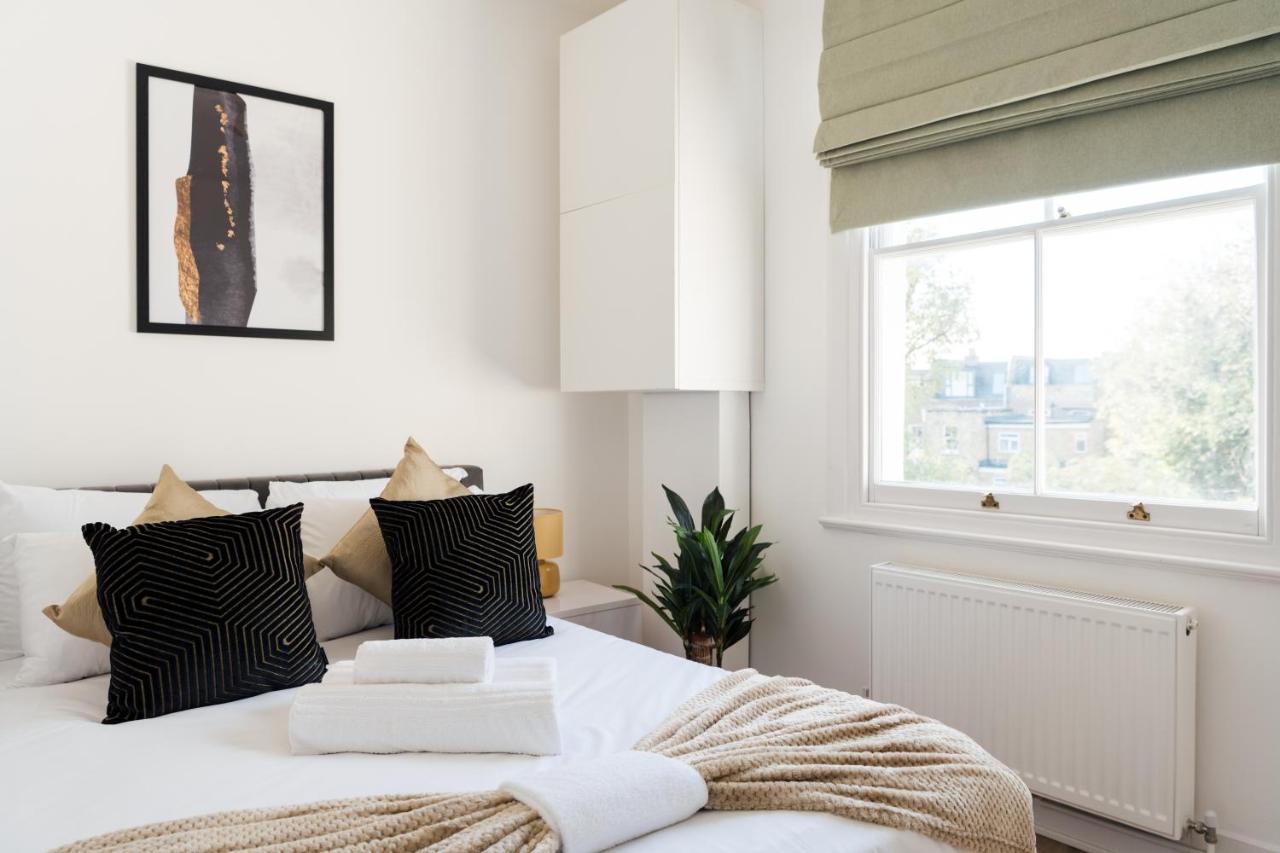 Stunning & Stylish 2 Bed Flat In West *