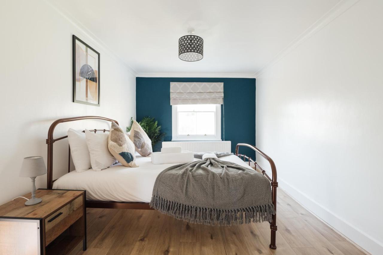 Apartment Stunning & Stylish 2 Bed Flat In West London