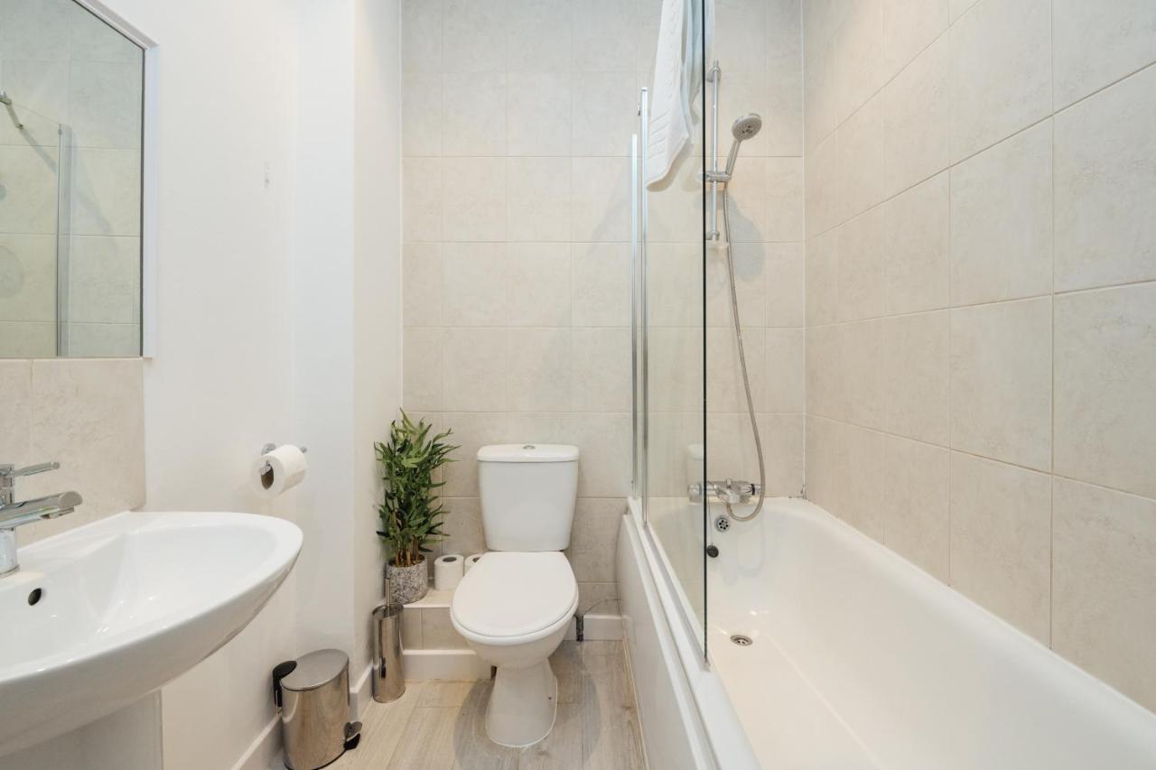 Stunning & Stylish 2 Bed Flat In West Londres