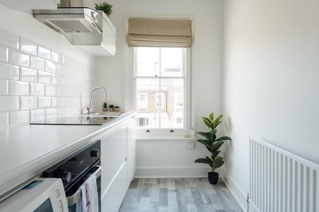 Stunning & Stylish 2 Bed Flat In West London