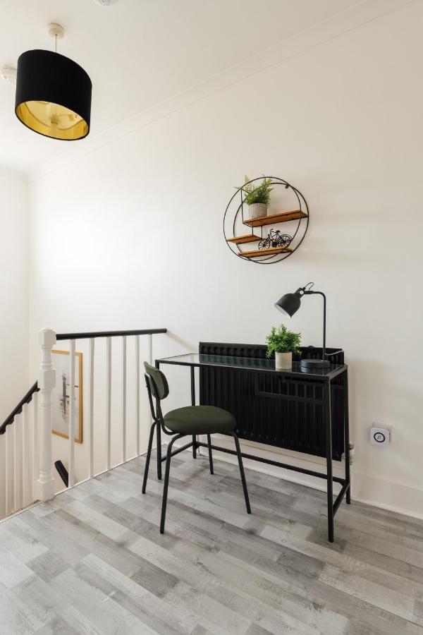 Apartment Stunning & Stylish 2 Bed Flat In West