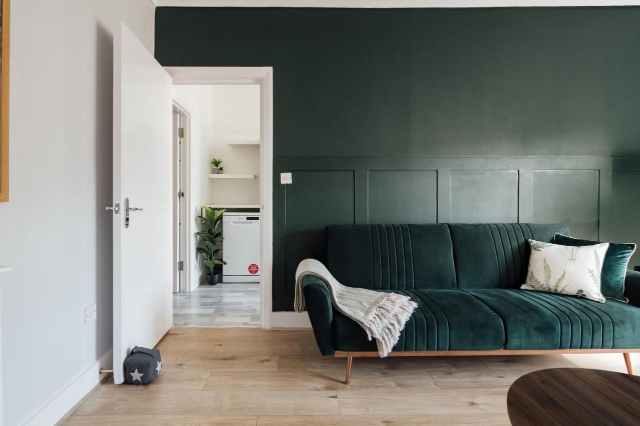 Apartment Stunning & Stylish 2 Bed Flat In West London