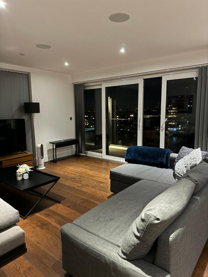 2 Bed 2 Bath - Amazing Views Of And River Thames * Londen