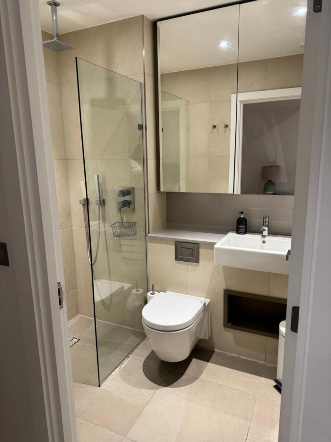 2 Bed 2 Bath - Amazing Views Of And River Thames * Londen