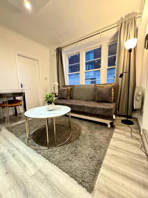 Centrally-located Gem In Marble Arch, London