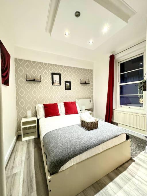 Centrally-located Gem In Marble Arch, London