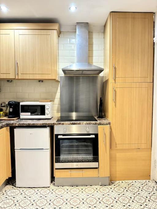 Centrally-located Gem In Marble Arch, London
