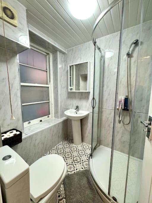Centrally-located Gem In Marble Arch, *
