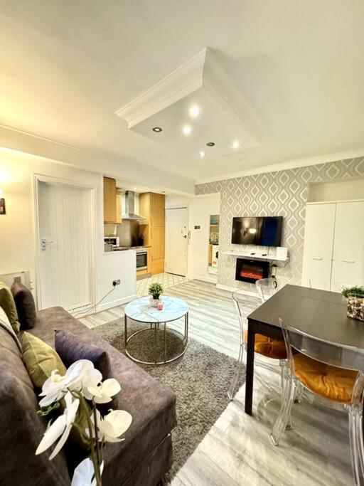 Centrally-located Gem In Marble Arch, London