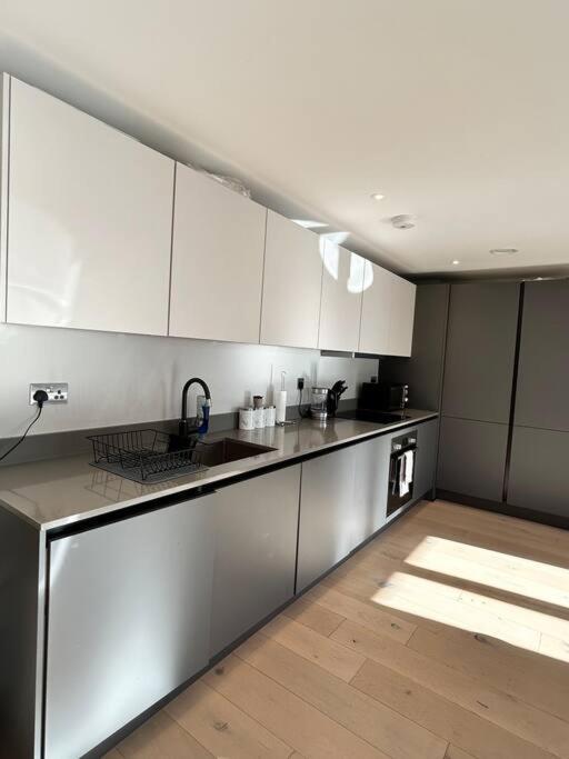 Spacious 2br With Terrance London