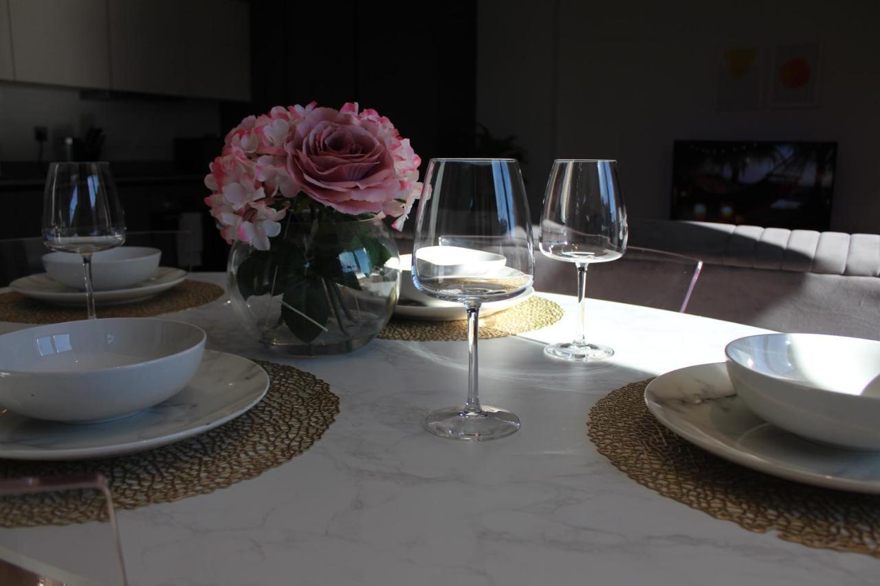 Spacious 2br With Terrance London