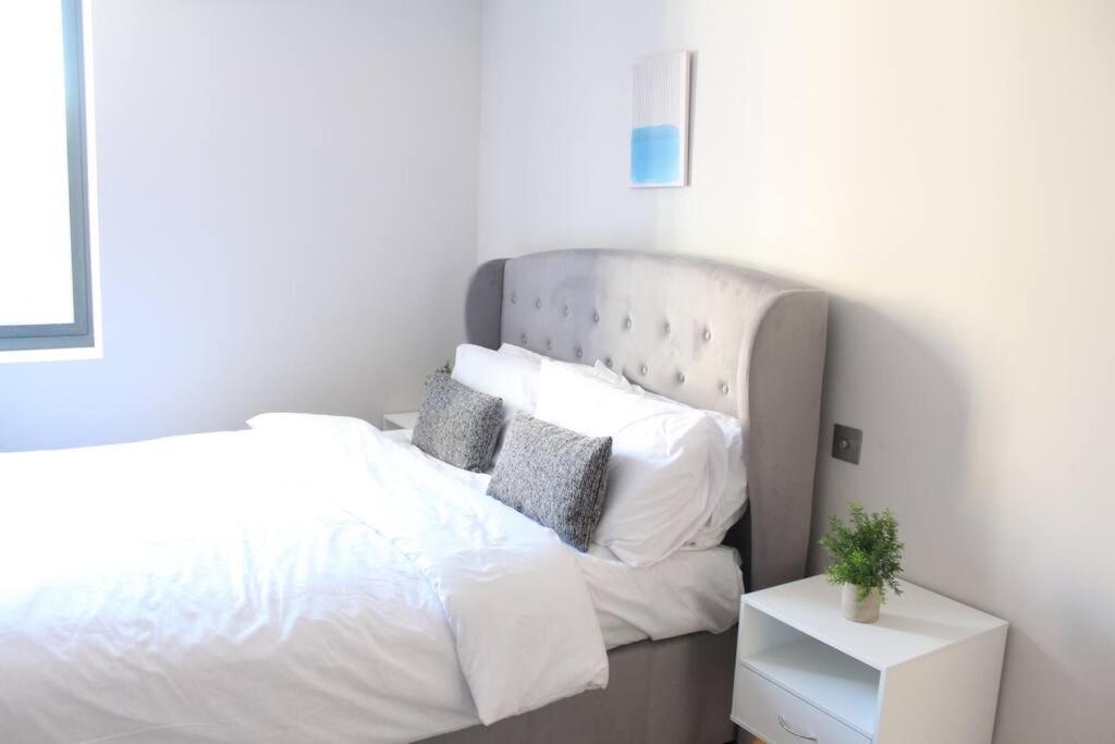 Spacious 2br With Terrance