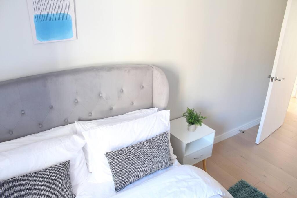 Spacious 2br With Terrance * London