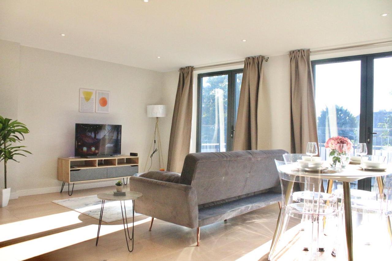 Spacious 2br With Terrance Apartment