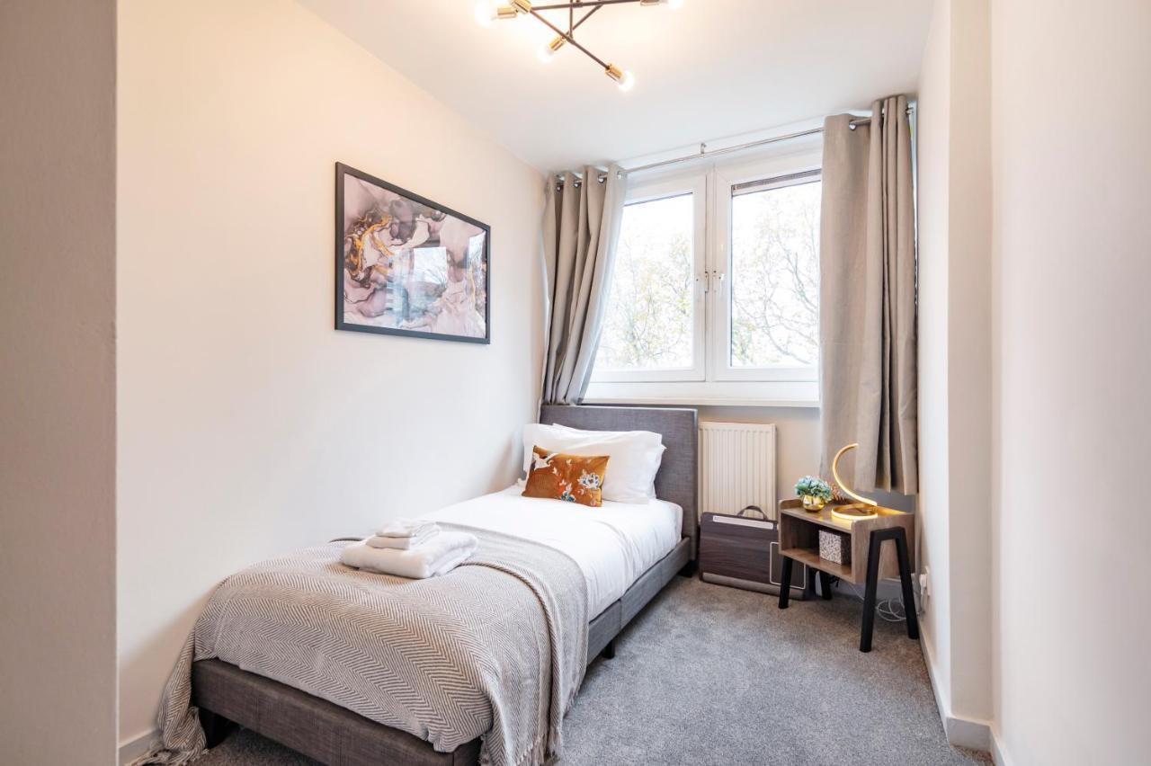Lovely 4 Bedroom Flat In Wandsworth- Apartamento