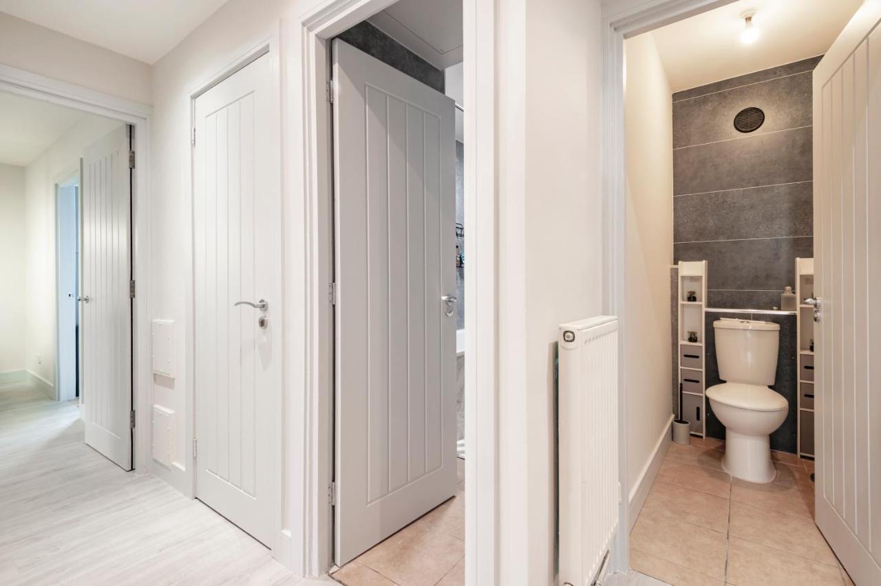Lovely 4 Bedroom Flat In Wandsworth- *