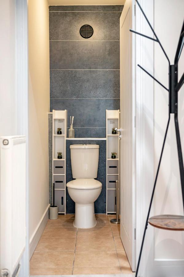 Lovely 4 Bedroom Flat In Wandsworth- Londres