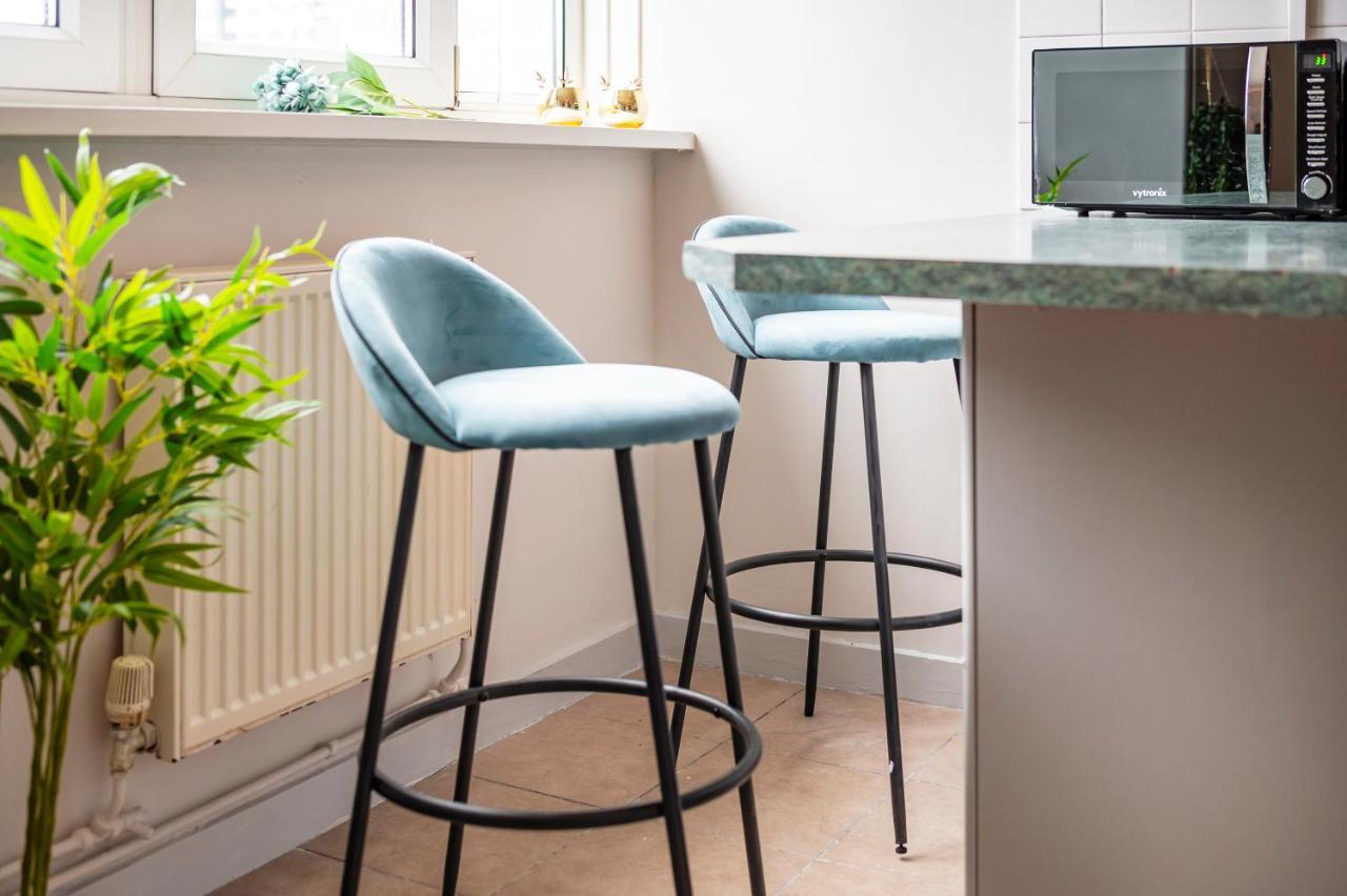 Lovely 4 Bedroom Flat In Wandsworth- *