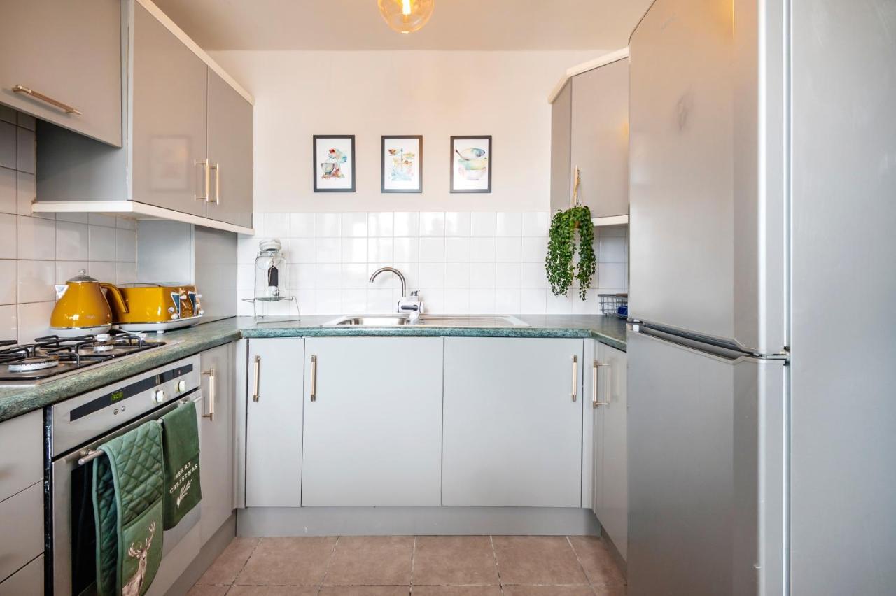 Lovely 4 Bedroom Flat In Wandsworth-