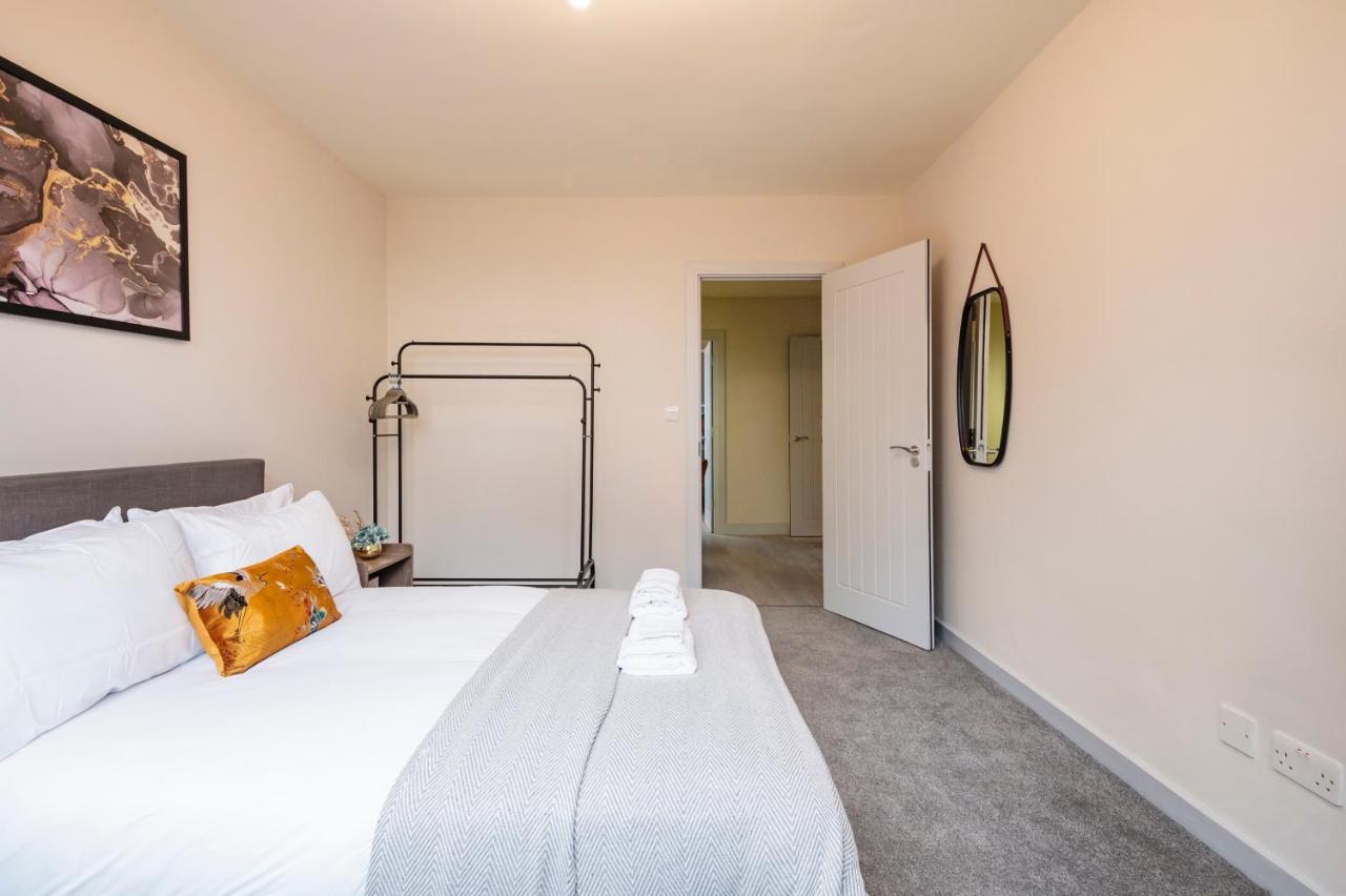 Lovely 4 Bedroom Flat In Wandsworth- Londres