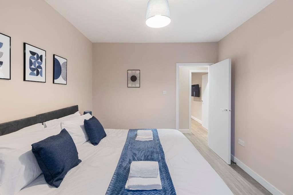 Convenient Spacious House Next Seven Sisters Station Londres