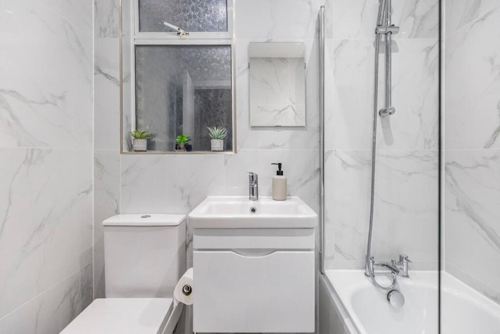 Convenient Spacious House Next Seven Sisters Station Apartamento *