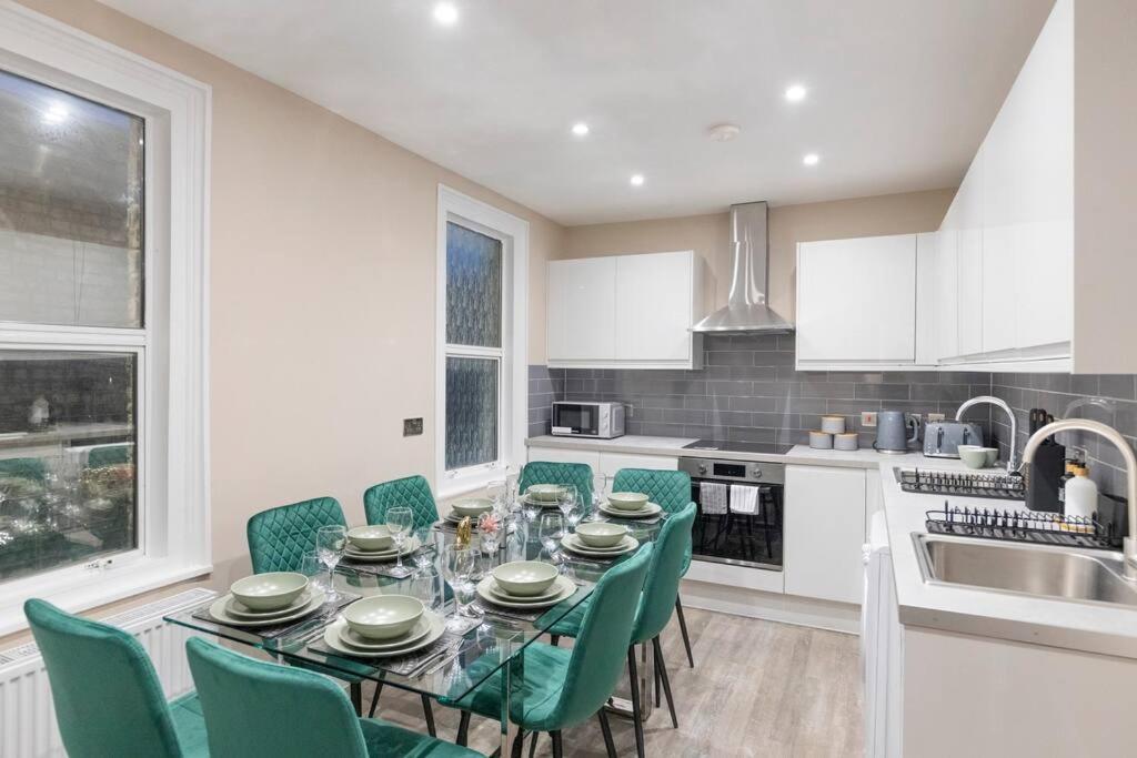 Convenient Spacious House Next Seven Sisters Station * Londres