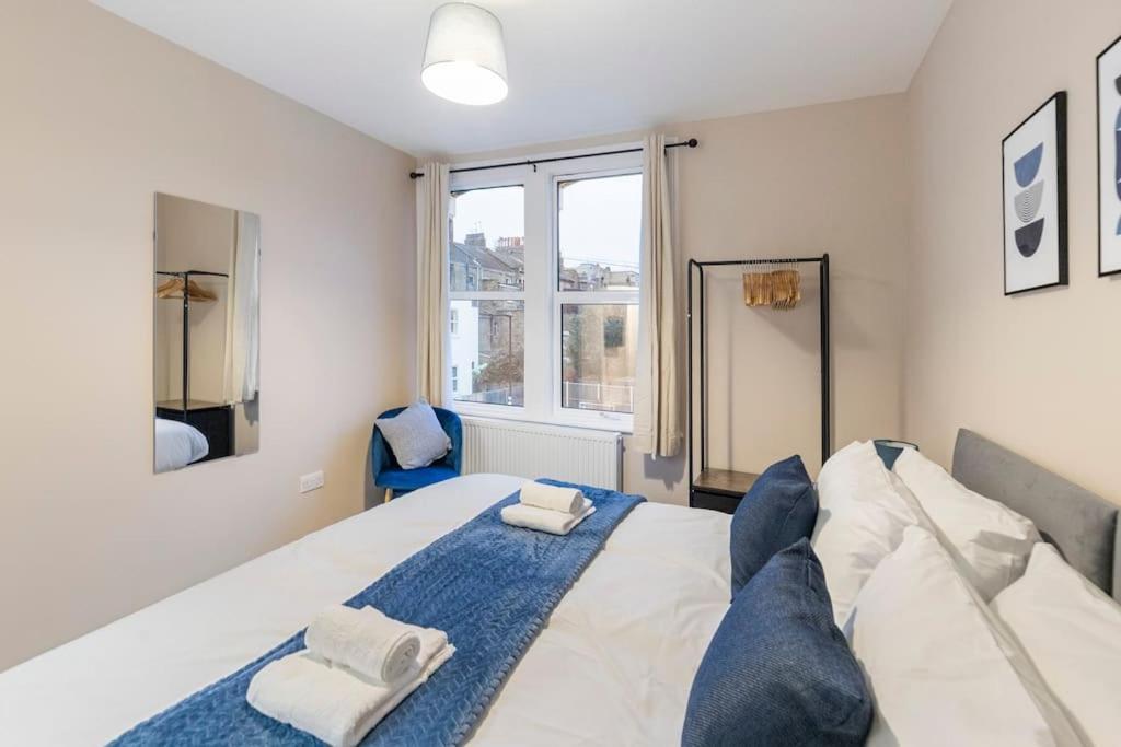Convenient Spacious House Next Seven Sisters Station Apartamento *