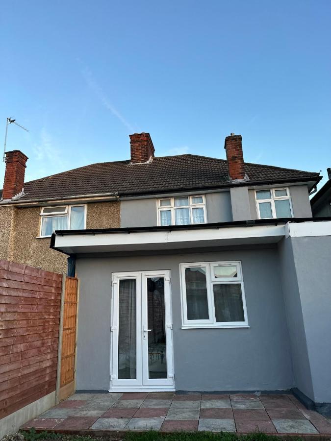 Self-contained En-suite Very Close To Wembley Stadium