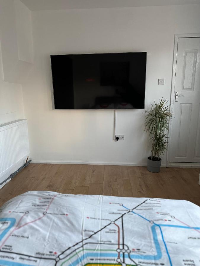 Self-contained En-suite Very Close To Wembley Stadium * Londen