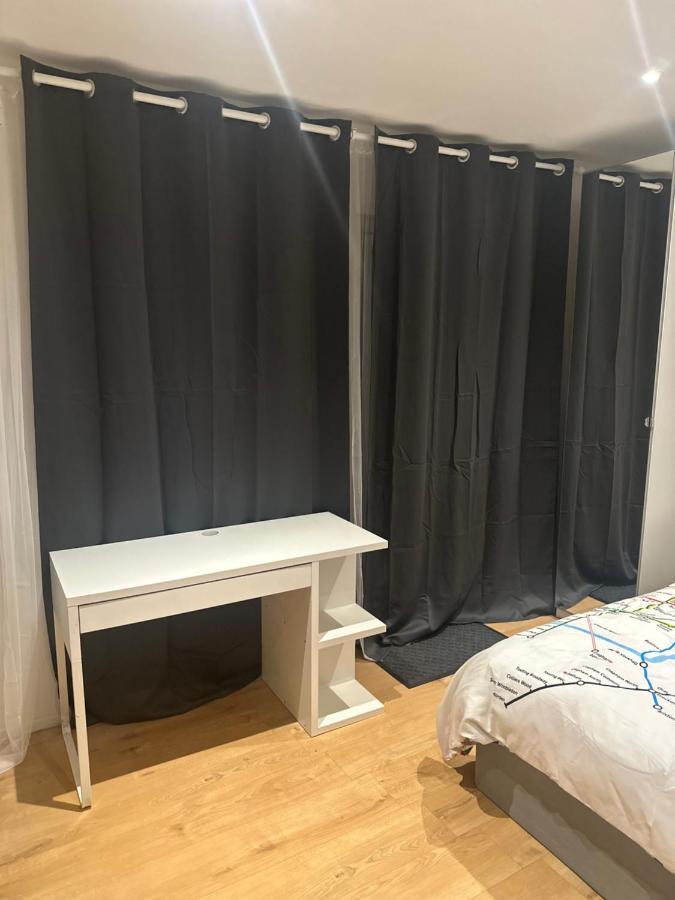 Self-contained En-suite Very Close To Wembley Stadium Pensión