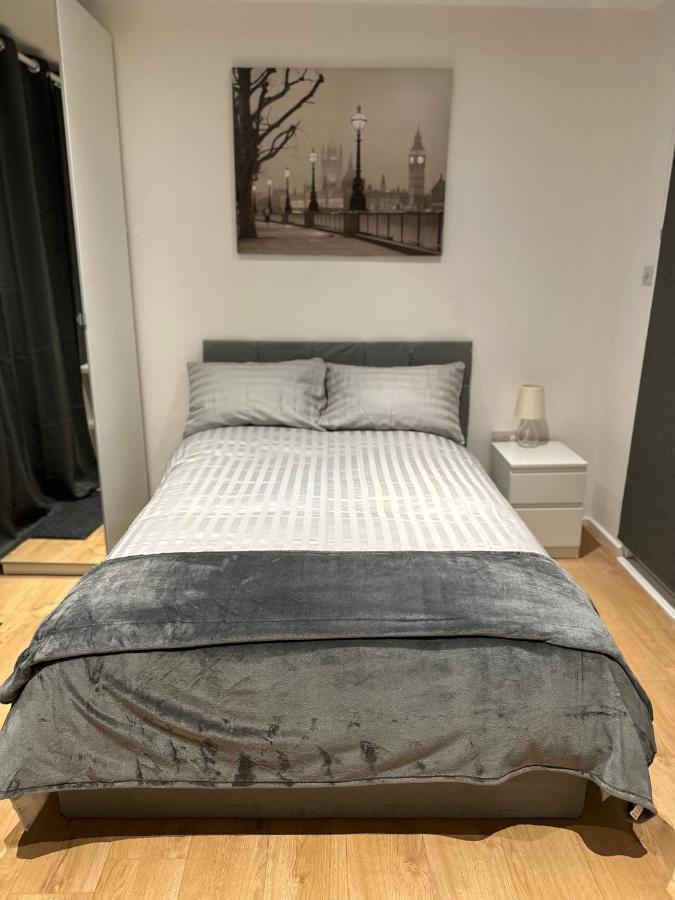 Self-contained En-suite Very Close To Wembley Stadium *