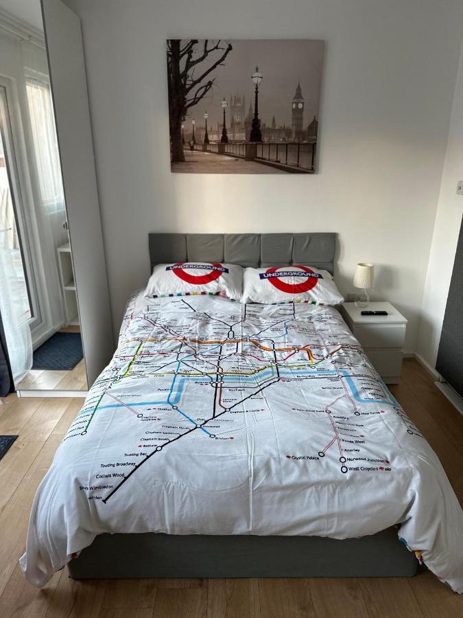 Self-contained En-suite Very Close To Wembley Stadium Pensión Londres