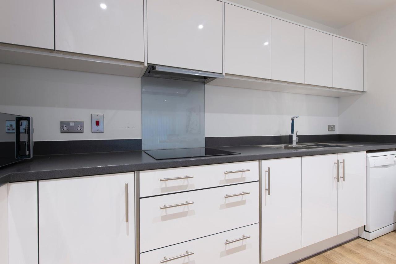 Stunning Luxury 2 Bedroom *