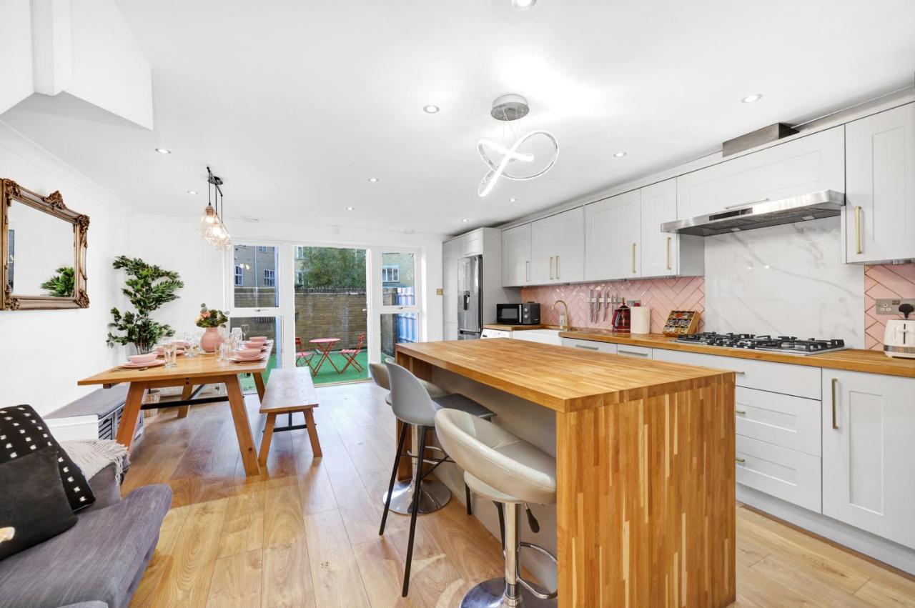 Apartamento Lovely 3 Bedroom House Short Term & Flexible Renting Limehouse With Private Parking And Garden! *