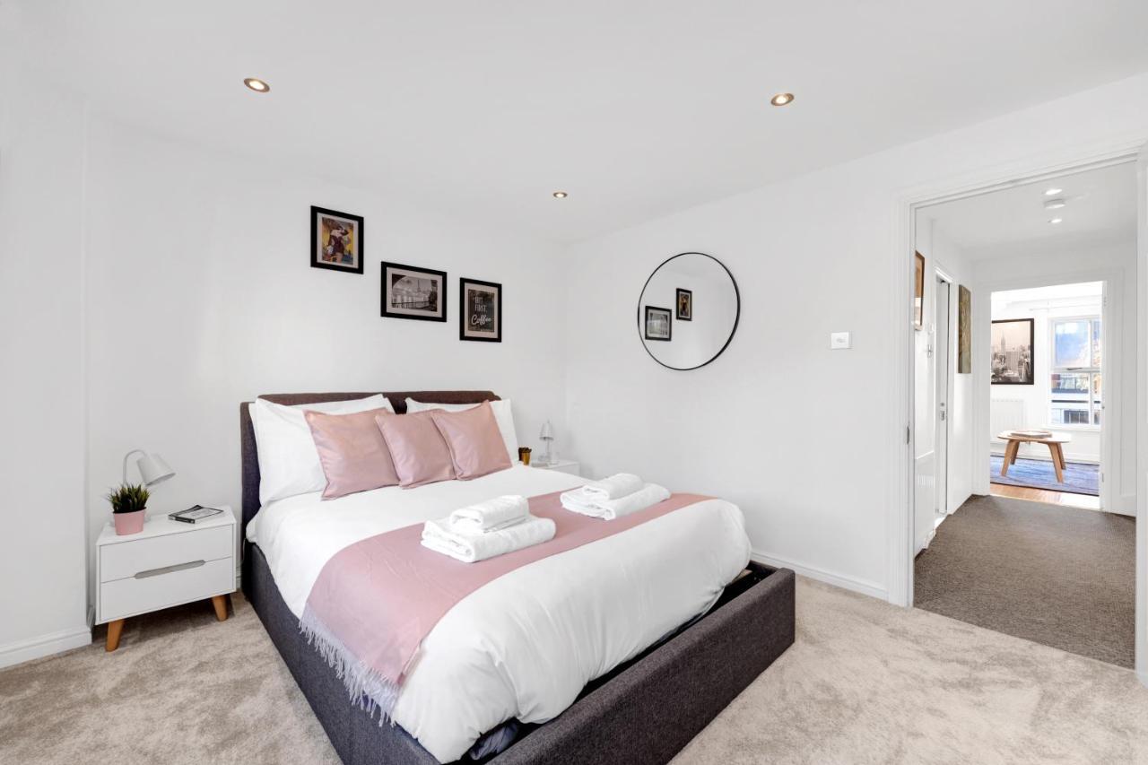 Lovely 3 Bedroom House Short Term & Flexible Renting Limehouse With Private Parking And Garden! Apartamento