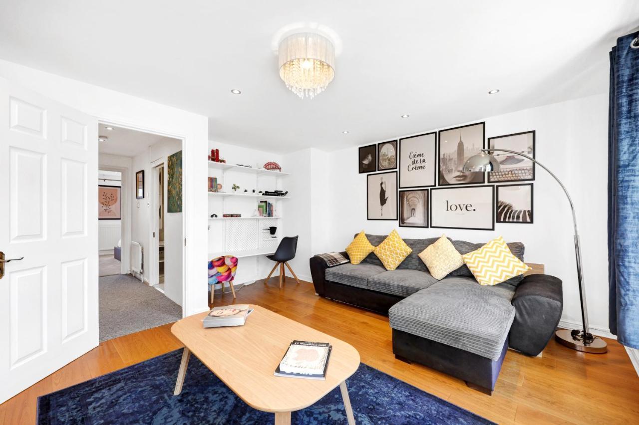 Lovely 3 Bedroom House Short Term & Flexible Renting Limehouse With Private Parking And Garden! Apartamento Londres