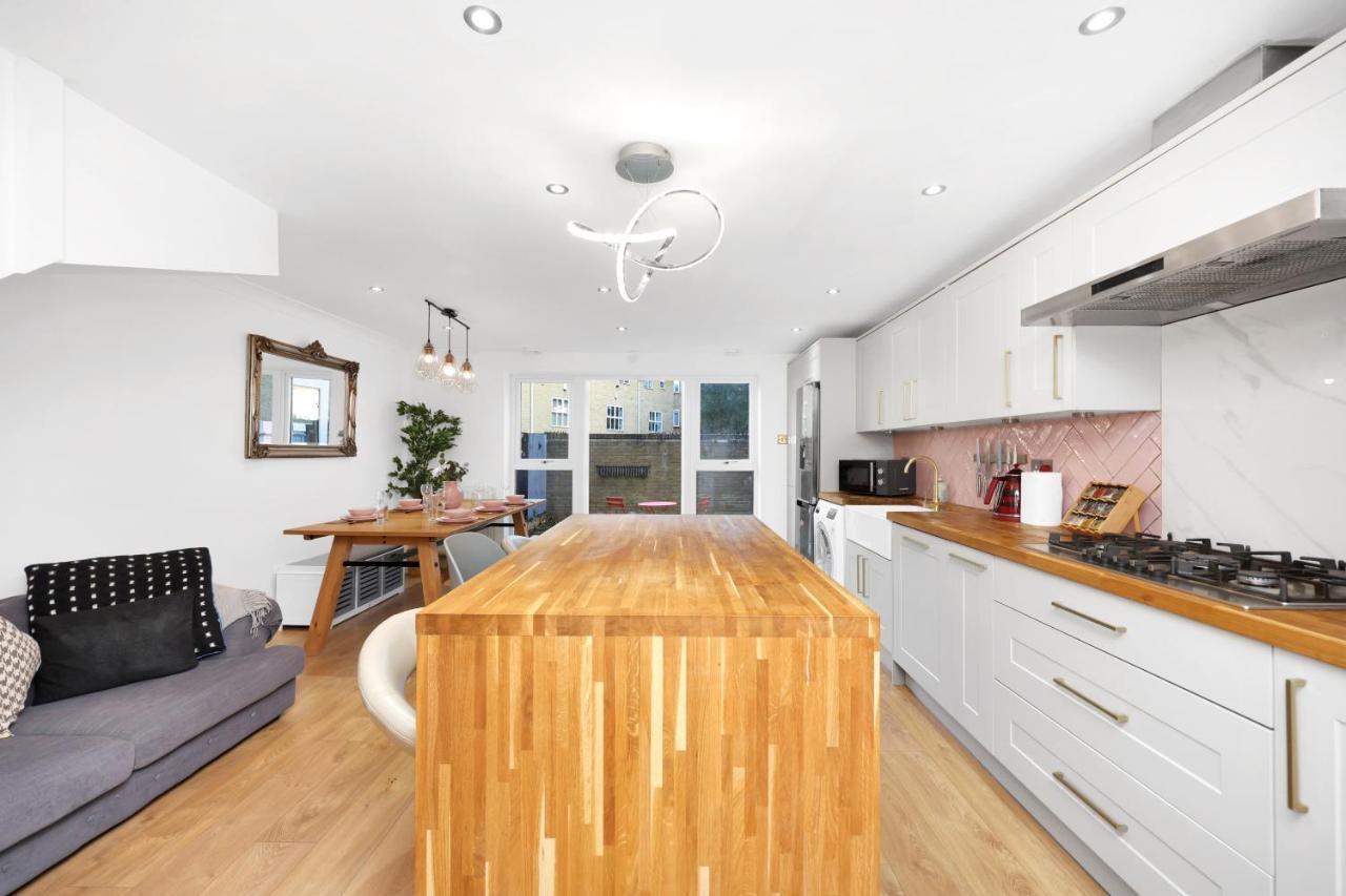 Apartamento Lovely 3 Bedroom House Short Term & Flexible Renting Limehouse With Private Parking And Garden!