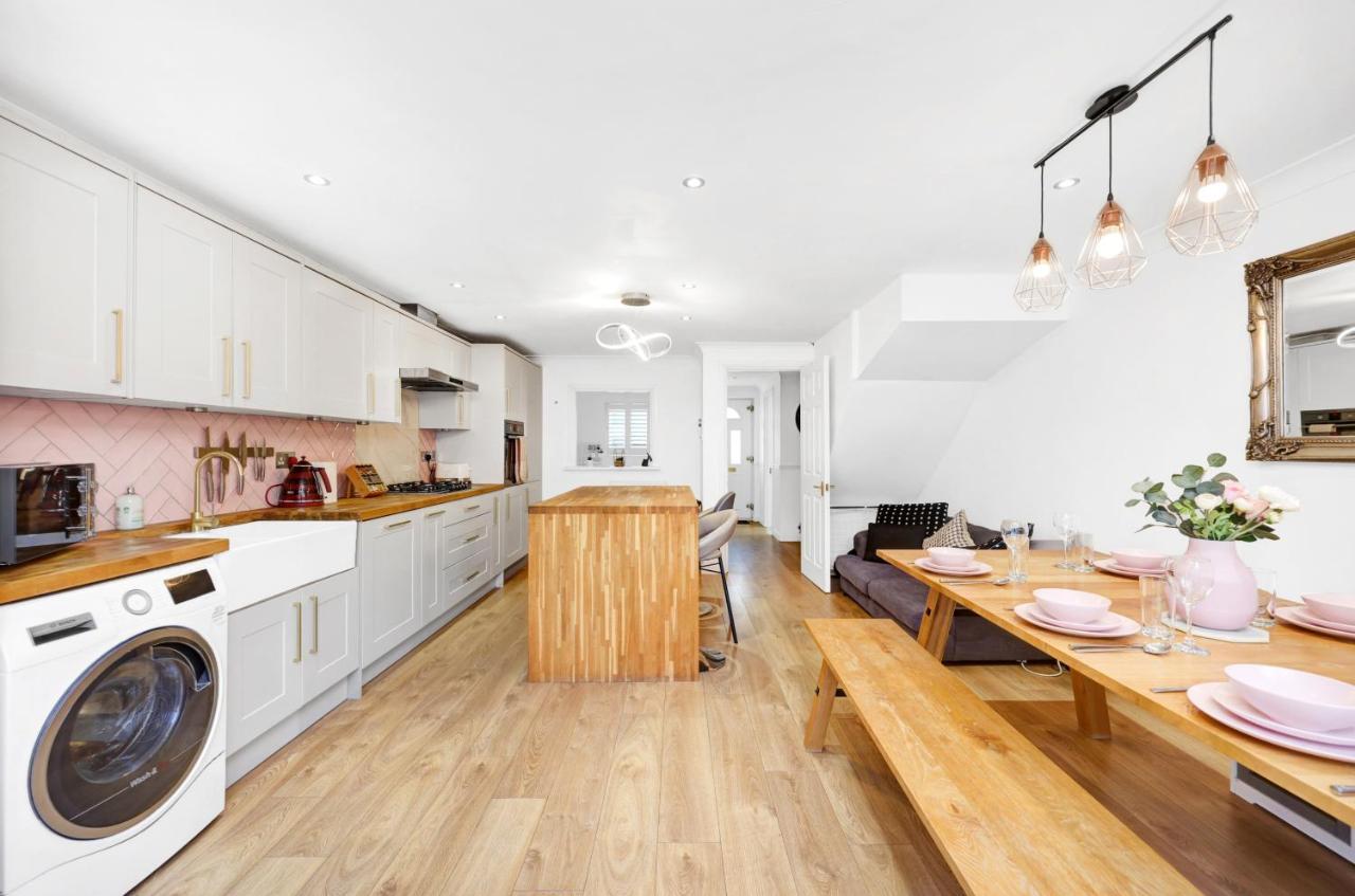 Lovely 3 Bedroom House Short Term & Flexible Renting Limehouse With Private Parking And Garden! Londres